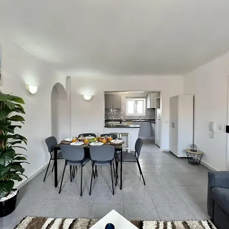 5 By Homing Apartment *