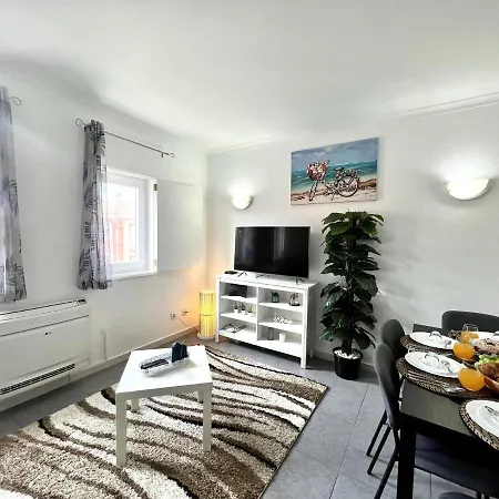 5 By Homing Apartment *